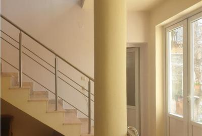 Casa cu etaj,teren 400 mp, pretabila : clinica, gradinita, b - 2