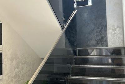 Casă cu 7 camere cu Teren 560 Mp în Malu Mare - 6