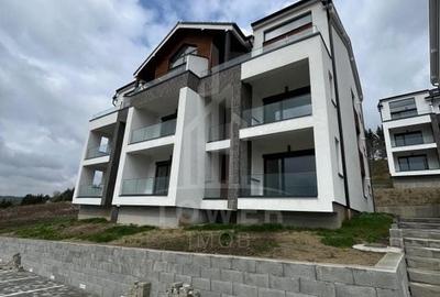 Apartament cu 3 camere decomandat în Cristian