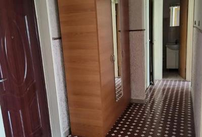 Apartament cu 3 camere semidecomandat în Rahova - 1