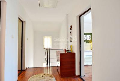 Casă cu 4 camere cu Canalizare în Bucium