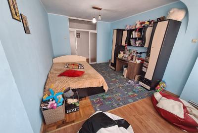 Apartament cu 3 camere semidecomandat în Micro 19 - 2