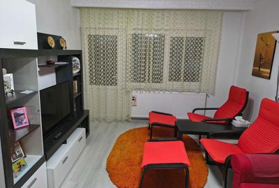 Apartament cu 3 camere decomandat în Sud
