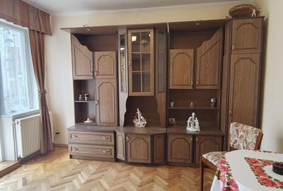 Casă cu 3 camere în Lupeni - 1