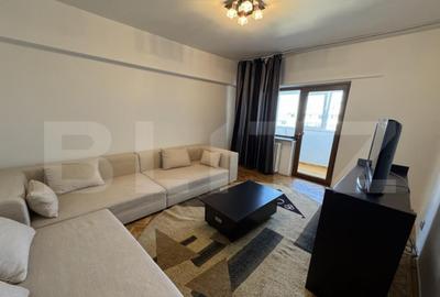 Apartament 3 camere, 2 bai, decomandat, zona Centrul Vechi