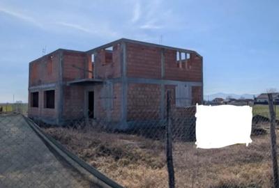 Vand duplex, parter + etaj in construc?ie. Teren 945 mp in Letea Veche. - 1