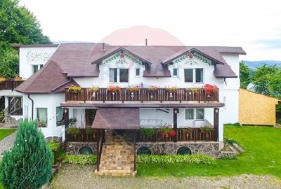 Casă cu 9 camere cu Teren 888 Mp în Sohodol - 1