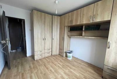 Apartament cu 3 camere semidecomandat în Mărgeanului
