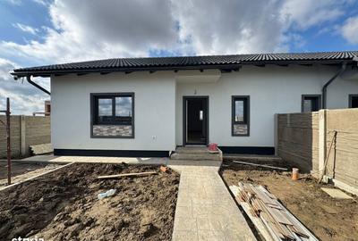 Casă cu 3 camere cu Teren 260 Mp în Central - 1