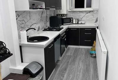 Vand apartament cu 2 camere decomandat
