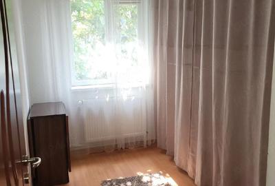 Apartament cu 3 camere semidecomandat în Central - 1