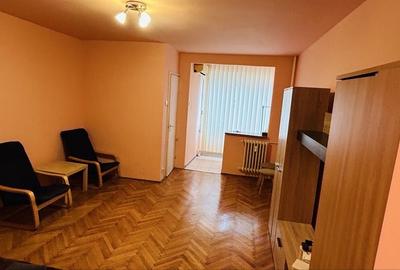 Garsonieră semidecomandată, mobilată în P-ța Muncii - 2