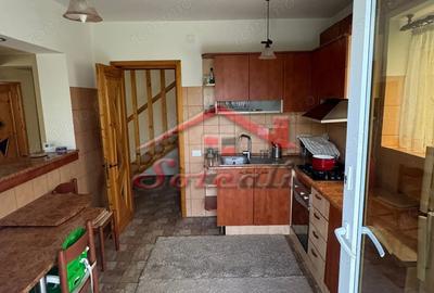 Casă cu Teren 2404 Mp în Cornu - 2