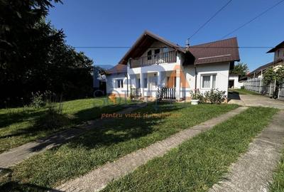 Casă 2015 - 4 dormitoare, 2 băi, 2 bucătării - 2