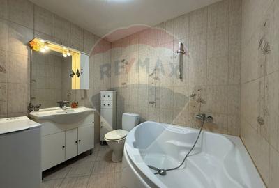 CASA  cu 5 camere de vanzare in Selimbar - 10