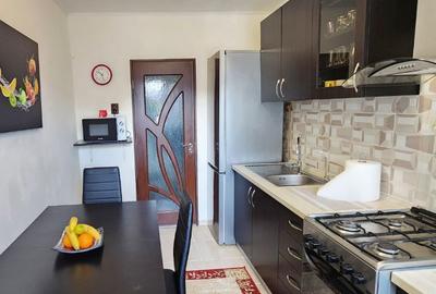 Apartament de vanzare cu 4 camere , renovat