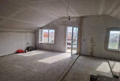 Casă cu 5 camere cu Teren 222 Mp în Lumina - 3