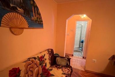Apartament 2 camere Viziru 1 parter cu balcon.