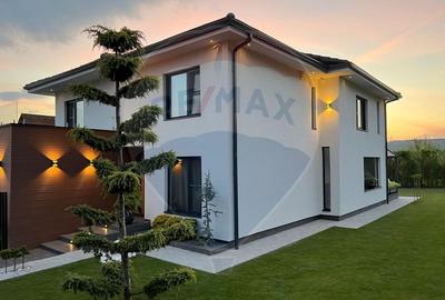 Casă cu 5 camere cu Teren 830 Mp în Corunca - 1