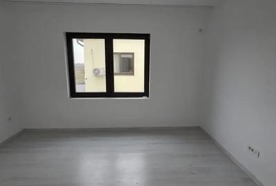 Casă cu 5 camere cu Teren 378 Mp în Vest - 3