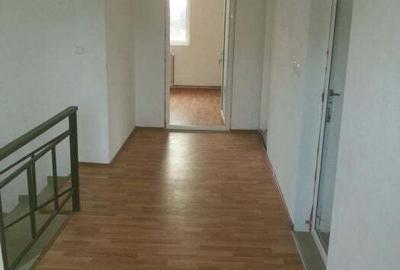 Casă cu 4 camere cu Teren 2000 Mp în Văleni - 1
