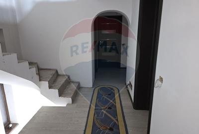 Casa / Vila cu 4 camere de vanzare in zona Periferie - 10