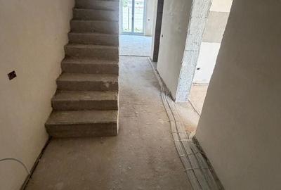 Duplex cu 4 camere cu Canalizare în Central - 11