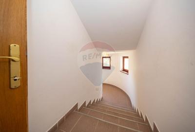 Casă individuală cu 8 camere cu Canalizare în Moieciu - 43