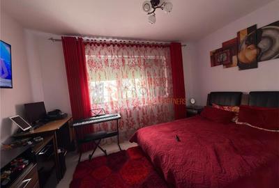 Apartament cu 3 camere semidecomandat, mobilat în Micro 3 - 4