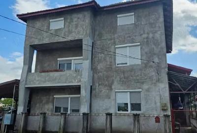Casă cu 5 camere în Central - 2