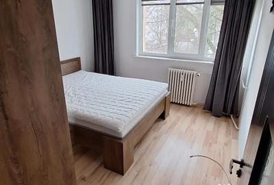 Apartament cu 3 camere semidecomandat în Exterior Vest