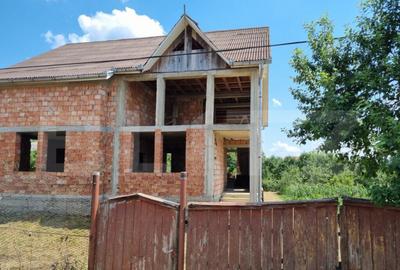 Casa de vanzare la ro?u, Ca?eiu 250 mp utili ?i te Casa de vanzare la ro?u, Ca?eiu 250 mp utili ?i te - 4