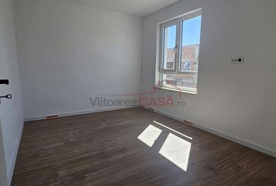 Casă cu 4 camere în Crețești