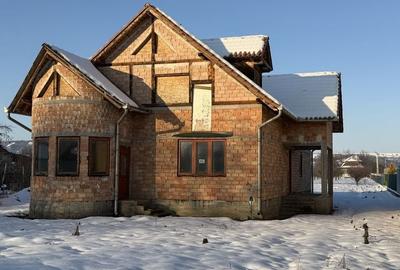 Casă cu 4 camere în Central - 1