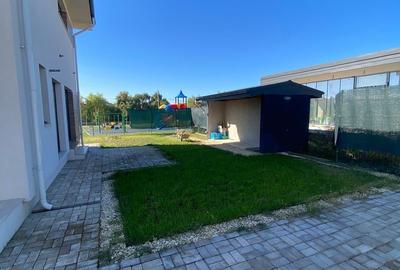 Vila superba situata langa lac si parc | Tunari - 12
