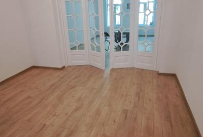 Calea Victoriei-Centrul Vechi, 2 camere de vanzare, 2/2 +pod. Ideal investitie!