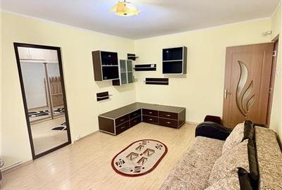 Apartament cu 3 camere semidecomandat în Est