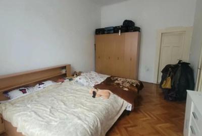 Apartament cu 4 camere semidecomandat în P-ța Maria