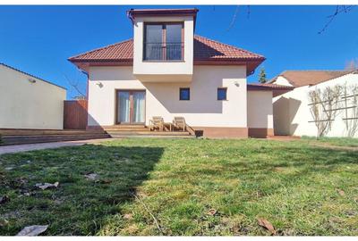 Casă individuală cu 5 camere cu Canalizare în Florilor - 1