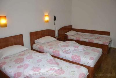 Casă cu 4 camere în Exterior Vest - 1