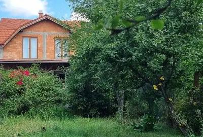 Casă cu Teren 1374 Mp în Central