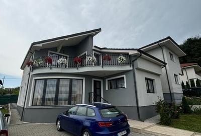 Casa cu 5 Camere in Dezmir