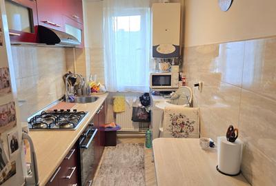 Apartament cu 3 camere semidecomandat în Astoria
