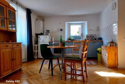Apartament cu 3 camere semidecomandat, mobilat în Ultracentral