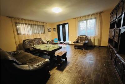 Apartament cu 3 camere decomandat în Podul de Piatră