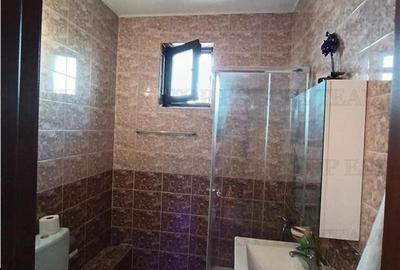 Duplex cu 4 camere cu Canalizare în Central - 13