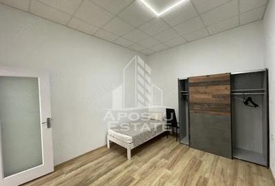 Spațiu comercial, de 125 mp, în P-ța Maria - 8