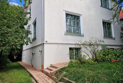 Apartament ultracentral cu garaj, str. Bisericii Ortodoxe