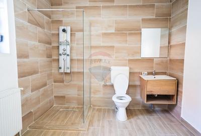 Casă cu 6 camere cu Teren 380 Mp în Nord-Est - 7