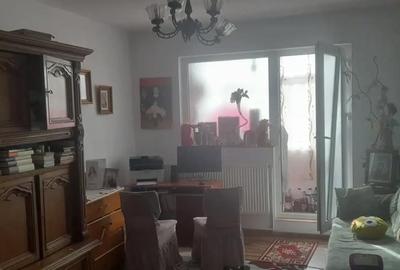 Apartament cu 3 camere decomandat în Pașcani - 1
